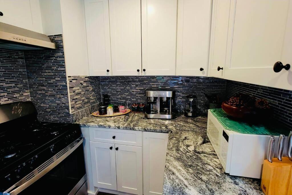 Unique & Peaceful Boston Home Екстериор снимка