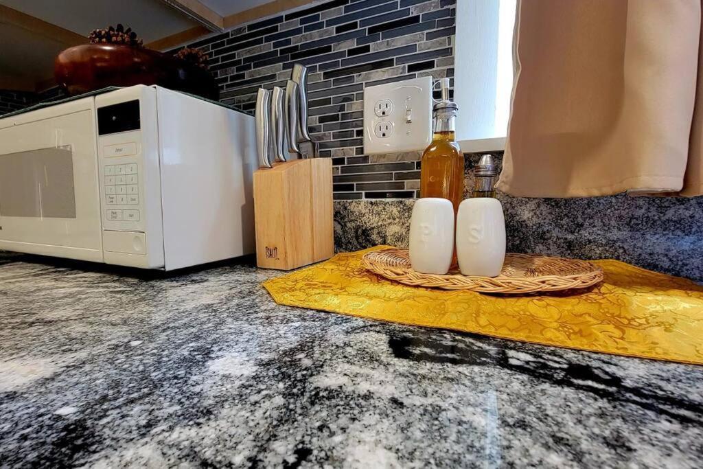 Unique & Peaceful Boston Home Екстериор снимка