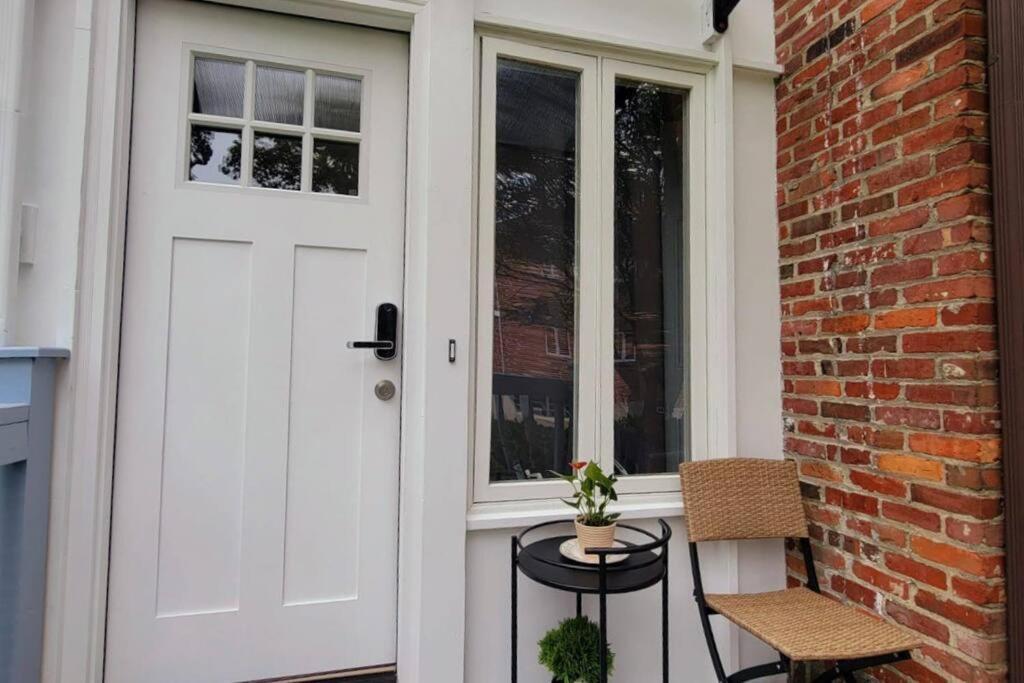 Unique & Peaceful Boston Home Екстериор снимка