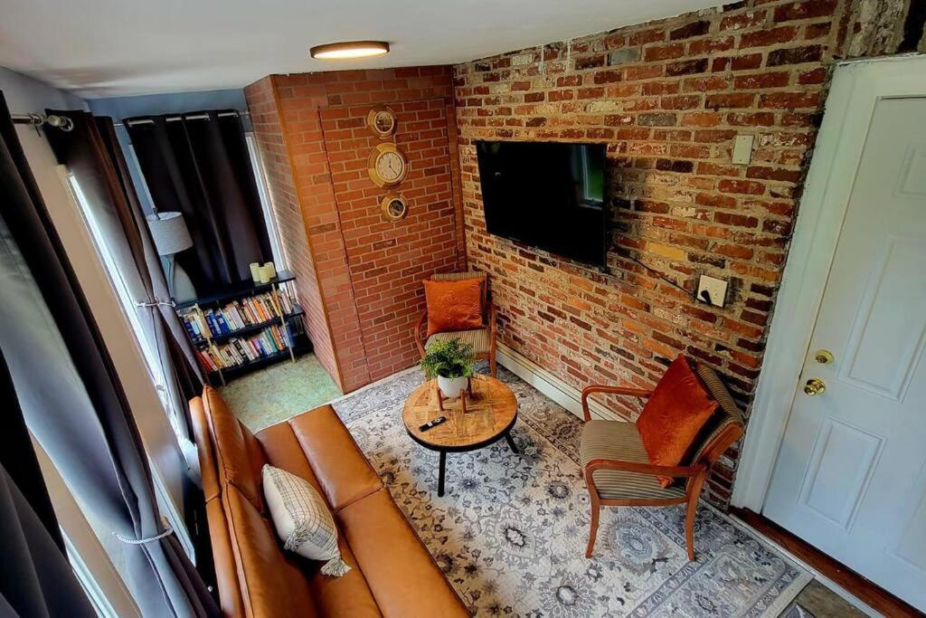 Unique & Peaceful Boston Home Екстериор снимка