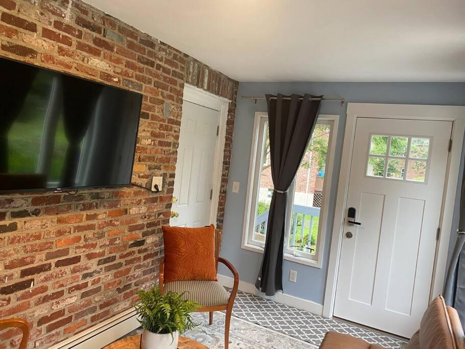 Unique & Peaceful Boston Home Екстериор снимка