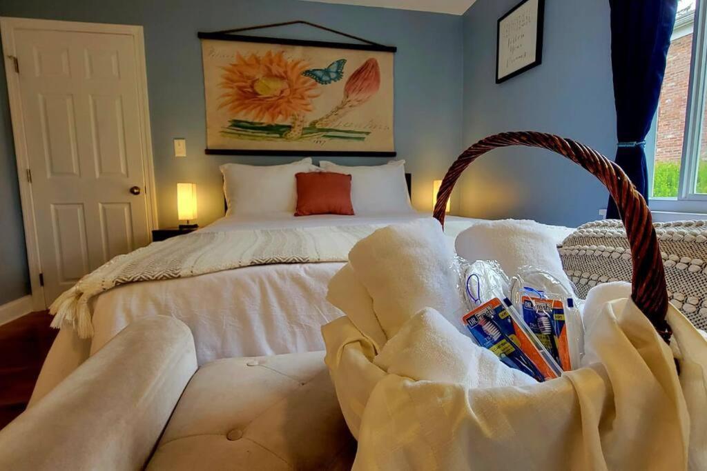 Unique & Peaceful Boston Home Екстериор снимка