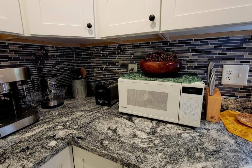 Unique & Peaceful Boston Home Екстериор снимка