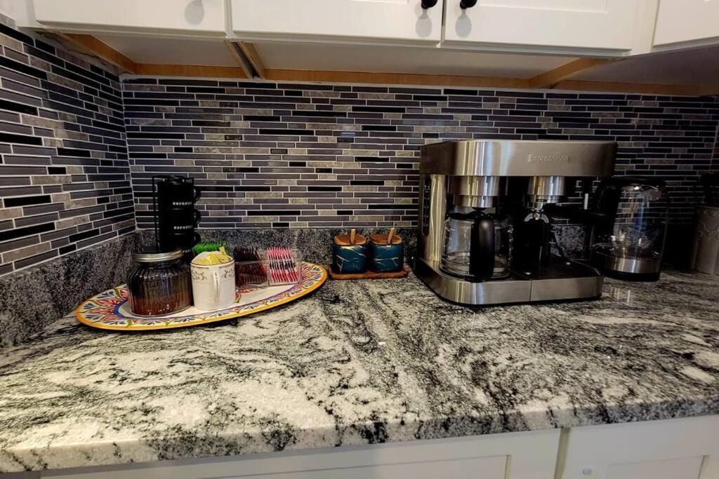Unique & Peaceful Boston Home Екстериор снимка