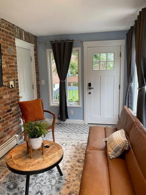 Unique & Peaceful Boston Home Екстериор снимка