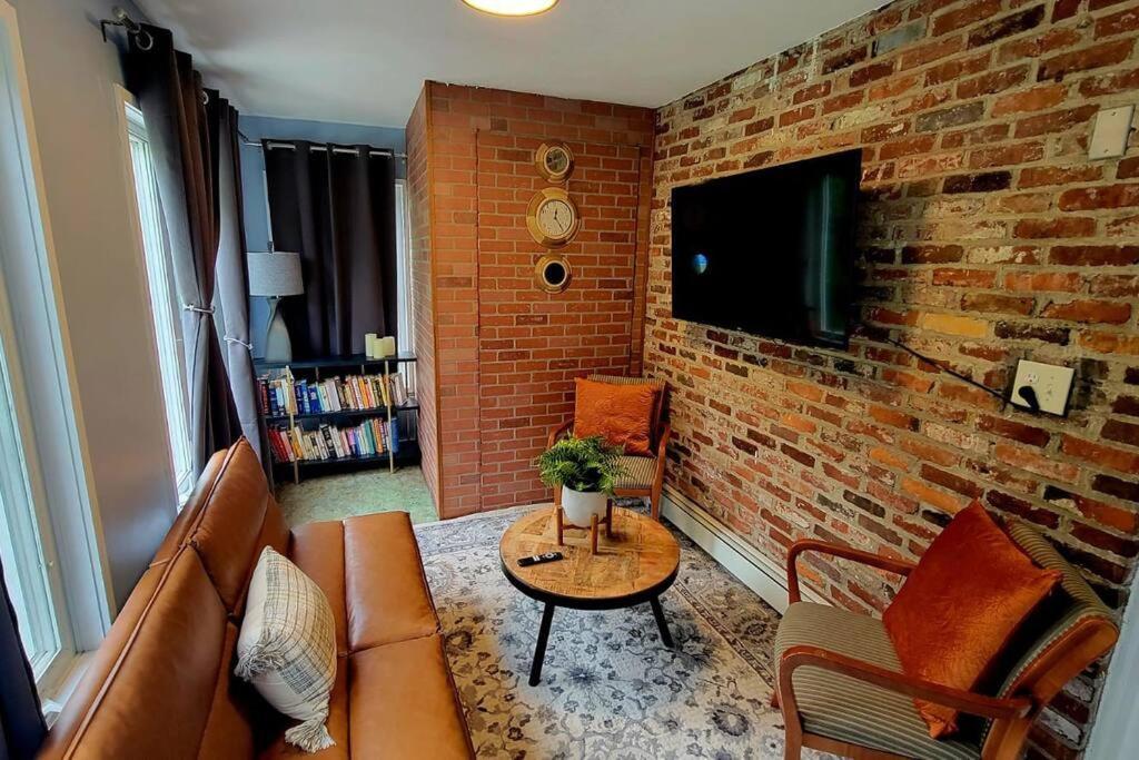 Unique & Peaceful Boston Home Екстериор снимка