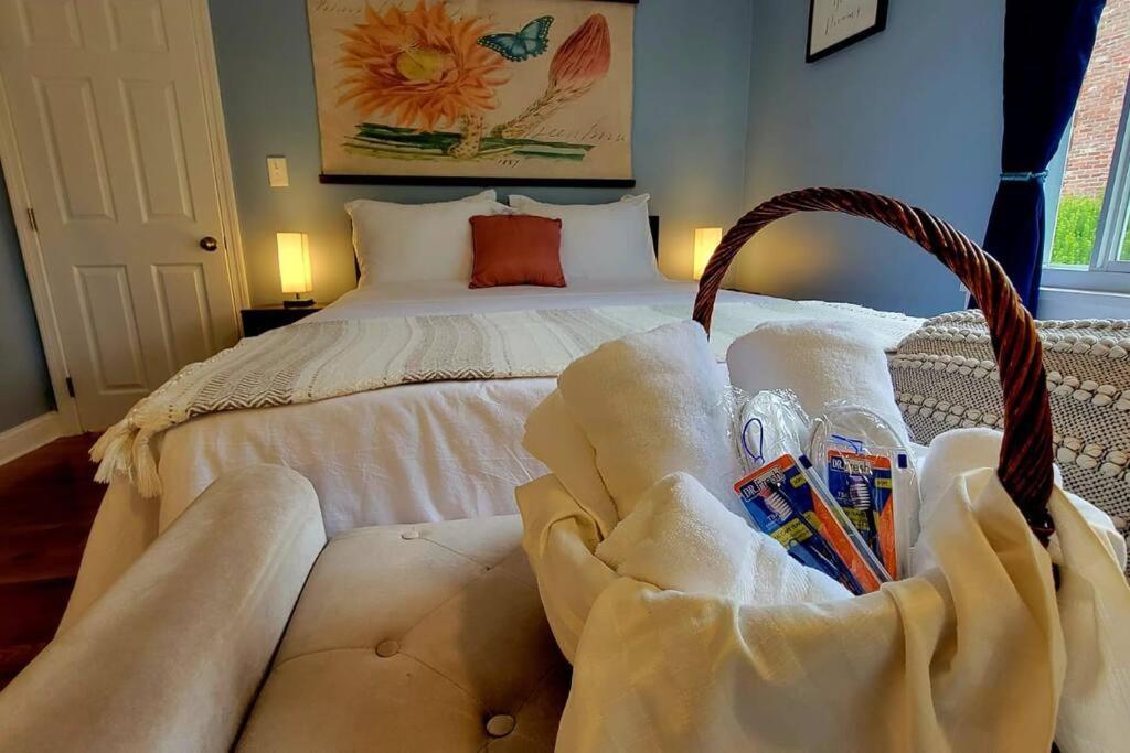 Unique & Peaceful Boston Home Екстериор снимка