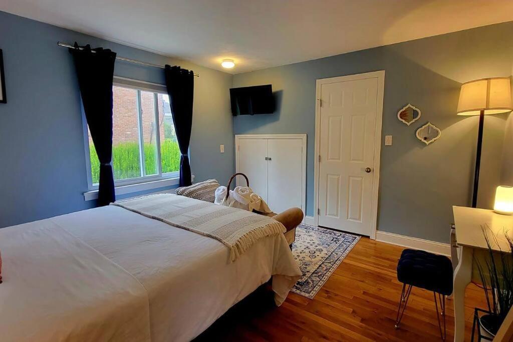 Unique & Peaceful Boston Home Екстериор снимка