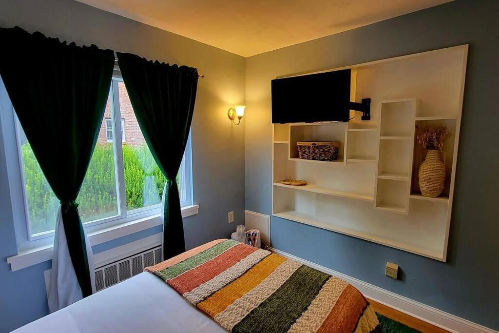 Unique & Peaceful Boston Home Екстериор снимка