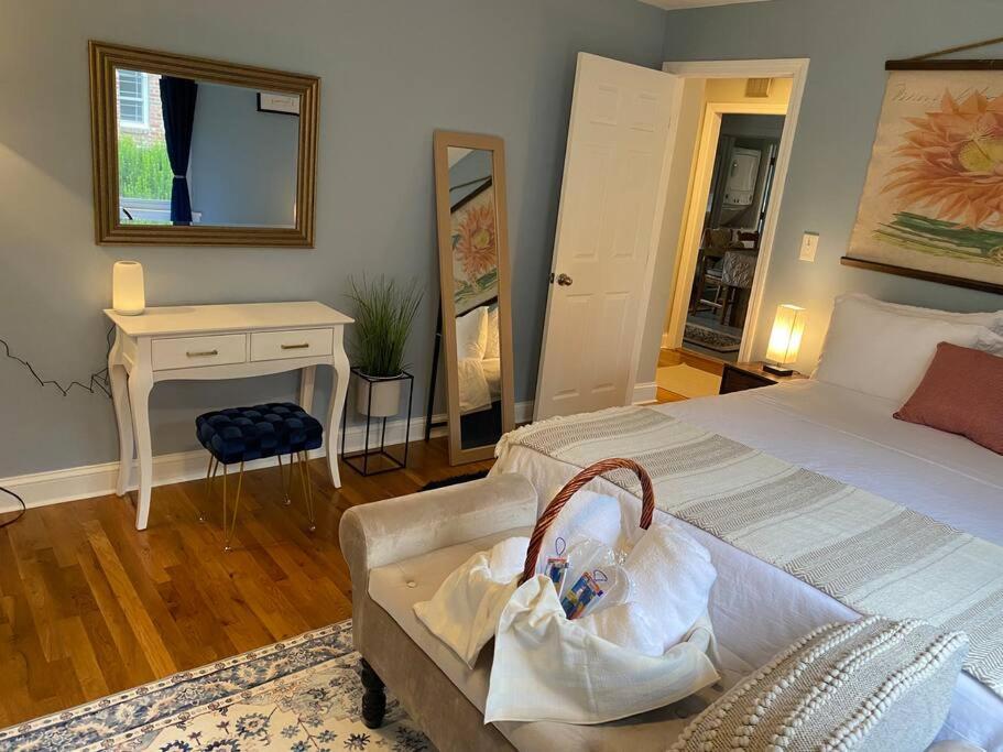 Unique & Peaceful Boston Home Екстериор снимка