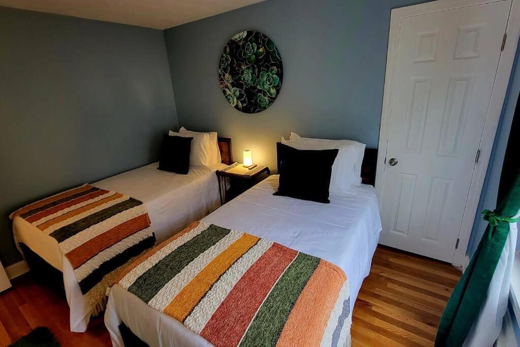 Unique & Peaceful Boston Home Екстериор снимка