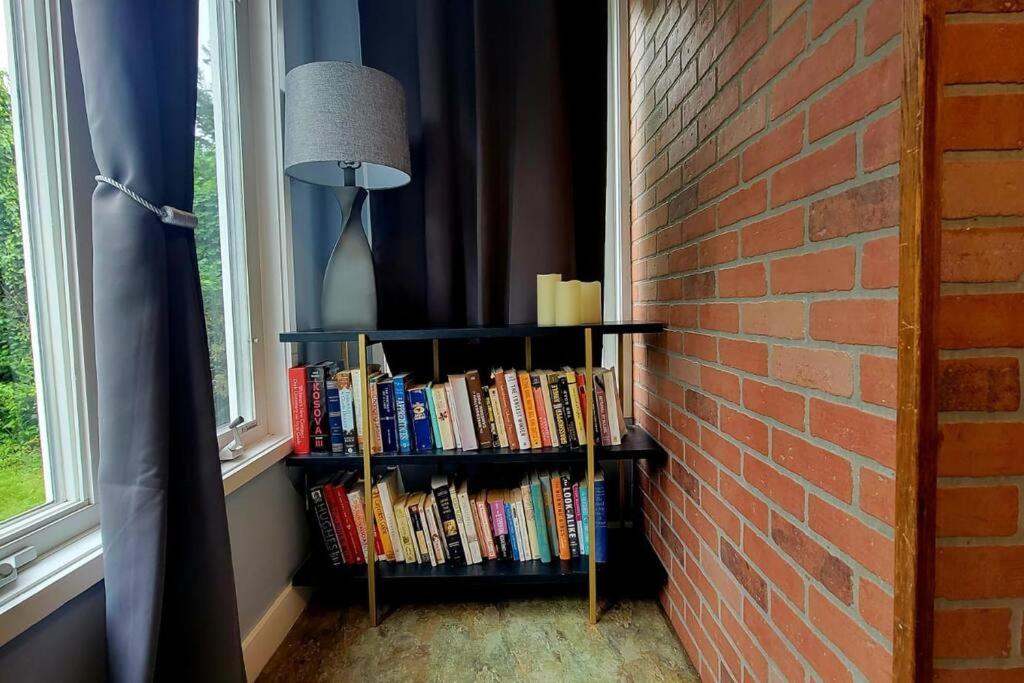 Unique & Peaceful Boston Home Екстериор снимка