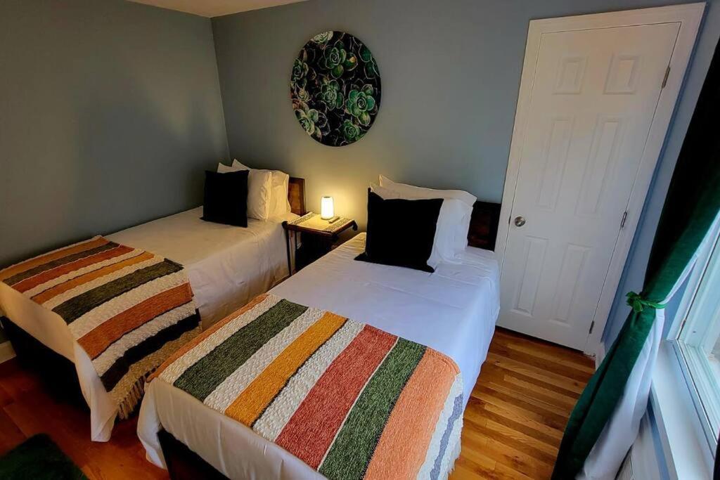 Unique & Peaceful Boston Home Екстериор снимка