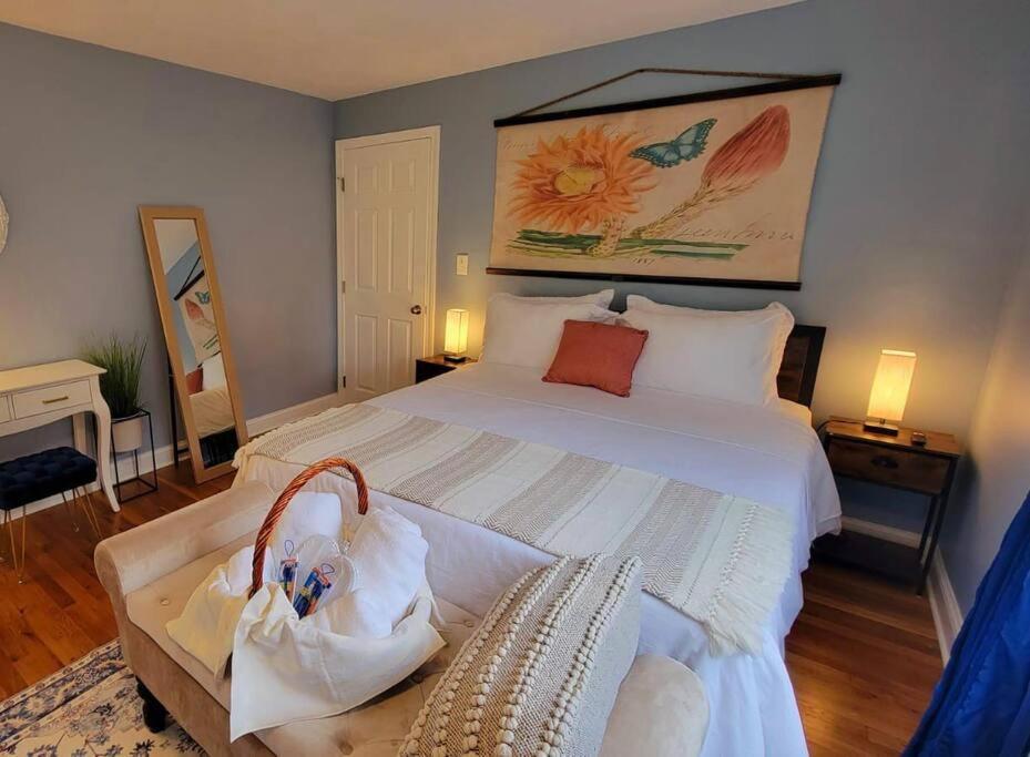 Unique & Peaceful Boston Home Екстериор снимка