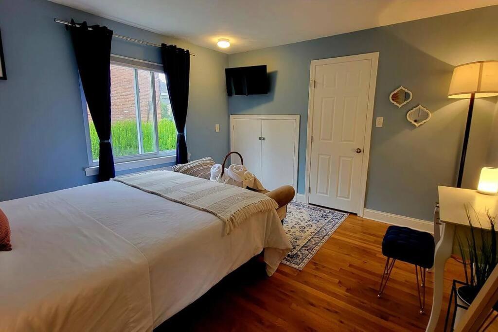 Unique & Peaceful Boston Home Екстериор снимка